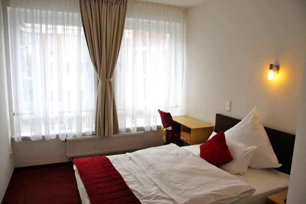 Hotel Gemini Дюссельдорф Номер фото