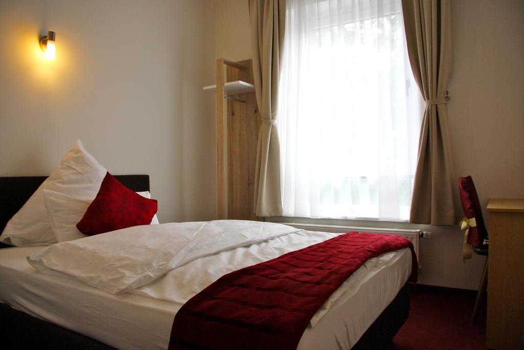 Hotel Gemini Дюссельдорф Номер фото